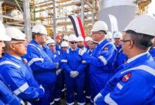 وزير البترول يتفقد الوحدات الإنتاجية لشركة القاهرة لتكرير البترول ويجري حوارًا مع العاملين