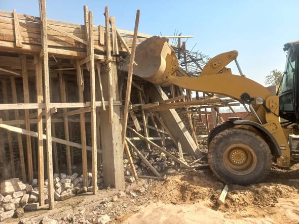 تنفيذ 143 حالة إزالة لمباني مخالفة وتعديات على أملاك وأراضي الدولة في أسوان تنفيذ 143 حالة إزالة لمباني مخالفة وتعديات على أملاك وأراضي الدولة في أسوان