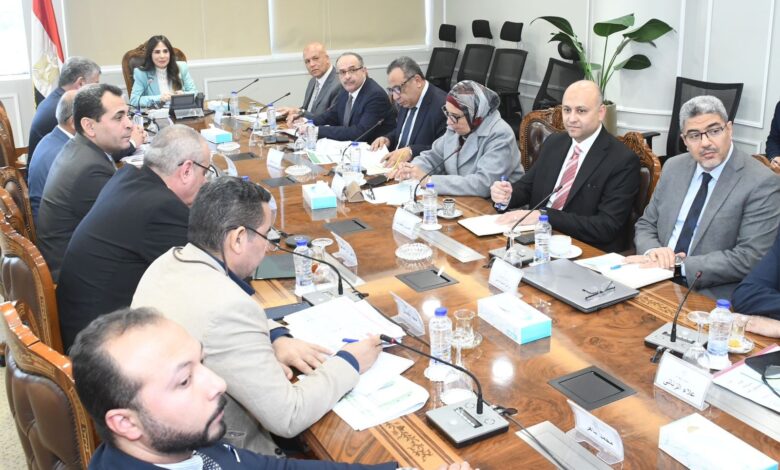 وزيرة الإسكان تتابع تنفيذ مشروعات “حياة كريمة” بعدد من المحافظات