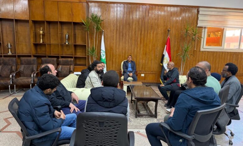 رئيس جهاز 6 أكتوبر في لقاء مفتوح مع سكان «جنة» ويصدر قرارات فورية لرفع كفاءة الخدمات رئيس جهاز 6 أكتوبر في لقاء مفتوح مع سكان «جنة» ويصدر قرارات فورية لرفع كفاءة الخدمات