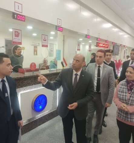 وزير العمل يوجّه بسرعة إعداد تطبيق إلكتروني لحجز مواعيد توثيق عقود العمل بالخارج وزير العمل يوجّه بسرعة إعداد تطبيق إلكتروني لحجز مواعيد توثيق عقود العمل بالخارج