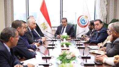 وزير الصحة يعقد اجتماعاً مع شركتي «تكنويڤ» و«ميدبوت» لبحث تفعيل تقنية الروبوت الجراحي وزير الصحة يعقد اجتماعاً مع شركتي «تكنويڤ» و«ميدبوت» لبحث تفعيل تقنية الروبوت الجراحي