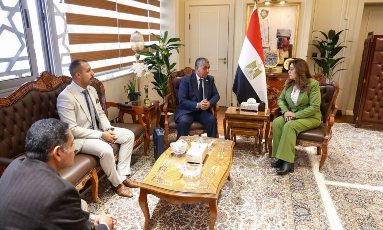 منال عوض تبحث مع “العربية للتصنيع” مشروعات البنية التحتية لمنظومة المخلفات الصلبة منال عوض تبحث مع “العربية للتصنيع” مشروعات البنية التحتية لمنظومة المخلفات الصلبة