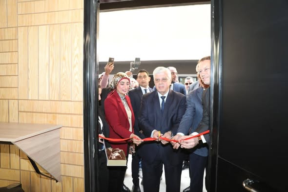 افتتاح مركز تمكين الإبداع والتكنولوجيا بكلية الفنون الجميلة بجامعة الأقصر افتتاح مركز تمكين الإبداع والتكنولوجيا بكلية الفنون الجميلة بجامعة الأقصر