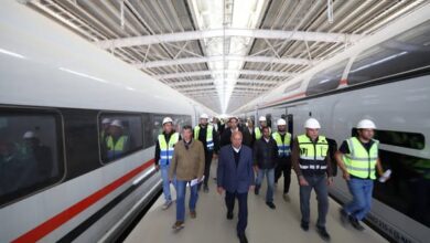 وزير النقل يتفقد ورشة القطار الكهربائي السريع بحدائق أكتوبر 