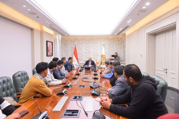 وزير العمل ينهي إضراب عمال شركة جيد تكستايل إيجيبت بالعاشر من رمضان