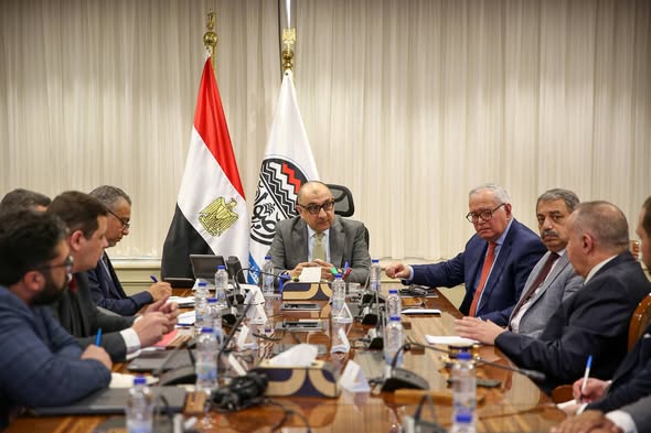 وزير قطاع الأعمال يبحث مع الاتحاد العام للمستثمرين الأفرو-آسيوي فرص الشراكة والاستثمار