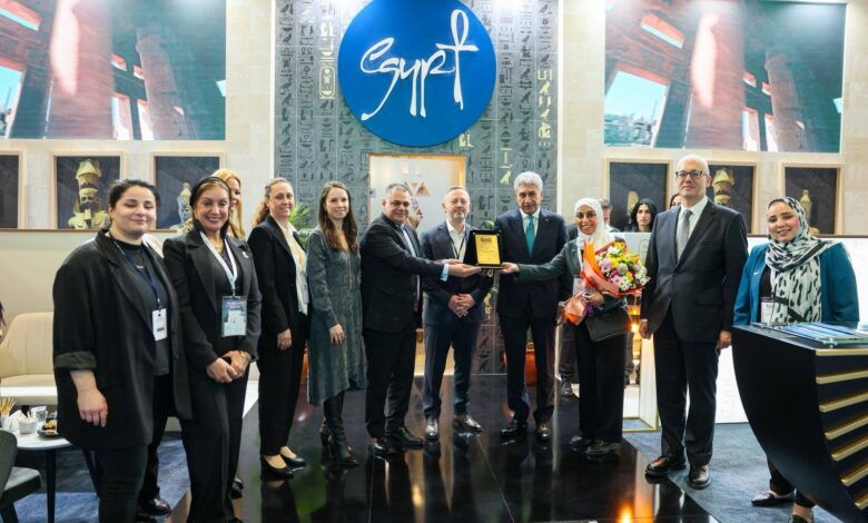 الجناح المصري في معرض EMITT يحصد جائزة أفضل جناح من حيث التصميم