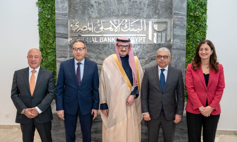 محمد الإتربي: افتتاح فرع البنك الأهلي المصري بالرياض يعكس استراتيجية التوسع الدولي ويعزز العلاقات الاقتصادية بين مصر والسعودية محمد الإتربي: افتتاح فرع البنك الأهلي المصري بالرياض يعكس استراتيجية التوسع الدولي ويعزز العلاقات الاقتصادية بين مصر والسعودية