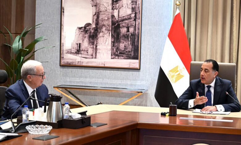 رئيس الوزراء يبحث نقل 40 شركة للصندوق السيادي وقيد 20 شركة بالبورصك