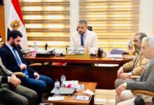 رئيس العبور الجديدة يعقد اجتماعات موسعة مع جمعية شباب الأمل وشركة القادسية لمتابعة ملفات التقنين