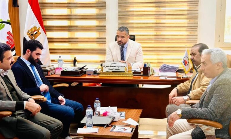 رئيس العبور الجديدة يعقد اجتماعات موسعة مع جمعية شباب الأمل وشركة القادسية لمتابعة ملفات التقنين