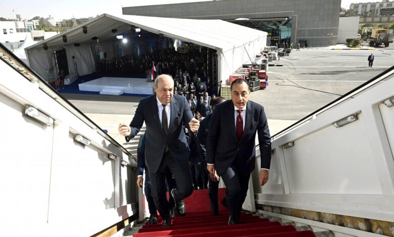 رئيس الوزراء يتفقد أول طائرة Airbus A350-900 بأسطول مصر للطيران