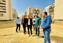 نائب رئيس هيئة المجتمعات العمرانية يتفقد مشروعات الإسكان بـالعبور الجديدة: الجودة خط أحمر وتسريع التنفيذ أولوية