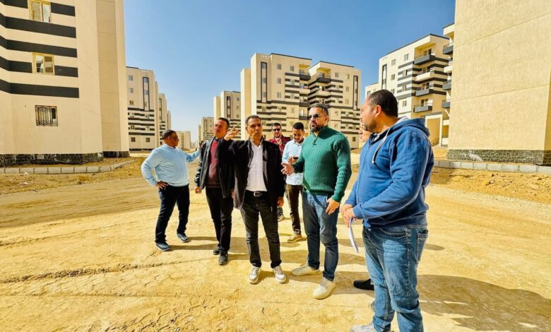 نائب رئيس هيئة المجتمعات العمرانية يتفقد مشروعات الإسكان بـالعبور الجديدة: الجودة خط أحمر وتسريع التنفيذ أولوية