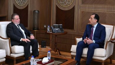 رئيس الوزراء يلتقي محافظ البنك المركزي لمتابعة جهود ضبط الأسعار وتوفير السلع