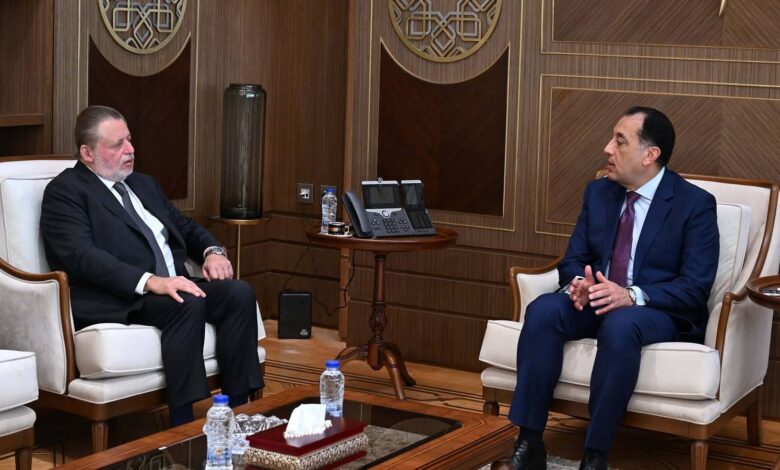 رئيس الوزراء يلتقي محافظ البنك المركزي لمتابعة جهود ضبط الأسعار وتوفير السلع رئيس الوزراء يلتقي محافظ البنك المركزي لمتابعة جهود ضبط الأسعار وتوفير السلع