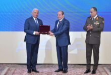 السيسي يشهد حفل تكريم وزير الدفاع السابق ويصدّق على تعيينه مساعدًا لرئيس الجمهورية