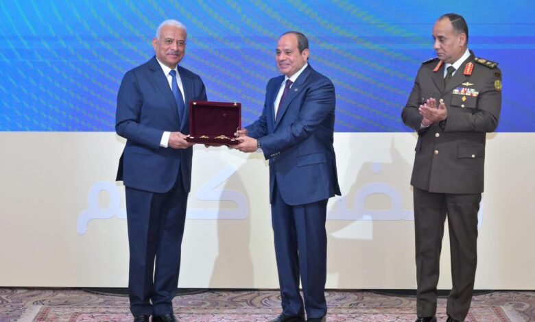 السيسي يشهد حفل تكريم وزير الدفاع السابق ويصدّق على تعيينه مساعدًا لرئيس الجمهورية