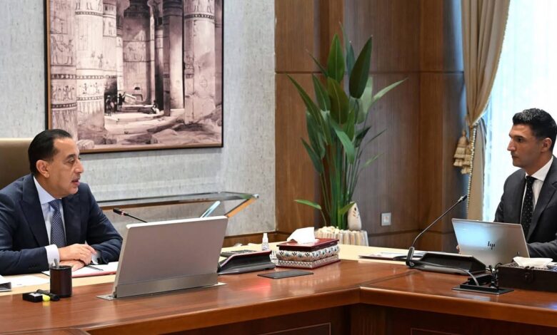 وزير الصناعة يستعرض خطة زيادة الصادرات غير البترولية وتعميق التصنيع المحلي وزير الصناعة يستعرض خطة زيادة الصادرات غير البترولية وتعميق التصنيع المحلي