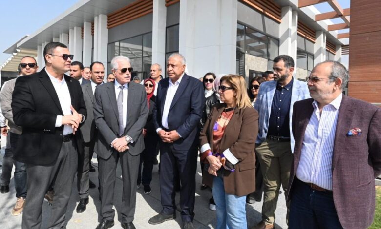 وزير الإسكان ومستشار رئيس الجمهورية يتابعان تطورات مشروع “حدائق تلال الفسطاط”