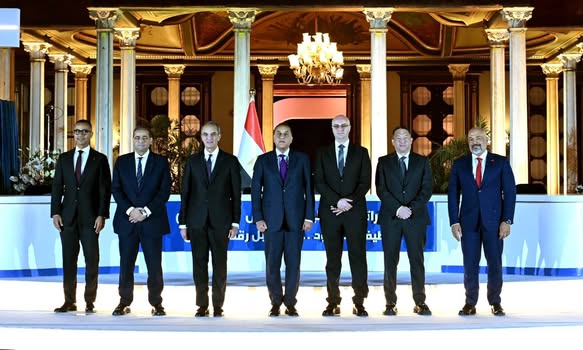 تفاصيل توقيع أكبر صفقة ترددات في تاريخ الاتصالات المحمولة بمصر بقيمة 3.5 مليار دولار