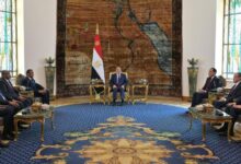  السيسي يستقبل رئيس وزراء السودان ويؤكد عمق العلاقات الاستراتيجية بين البلدين