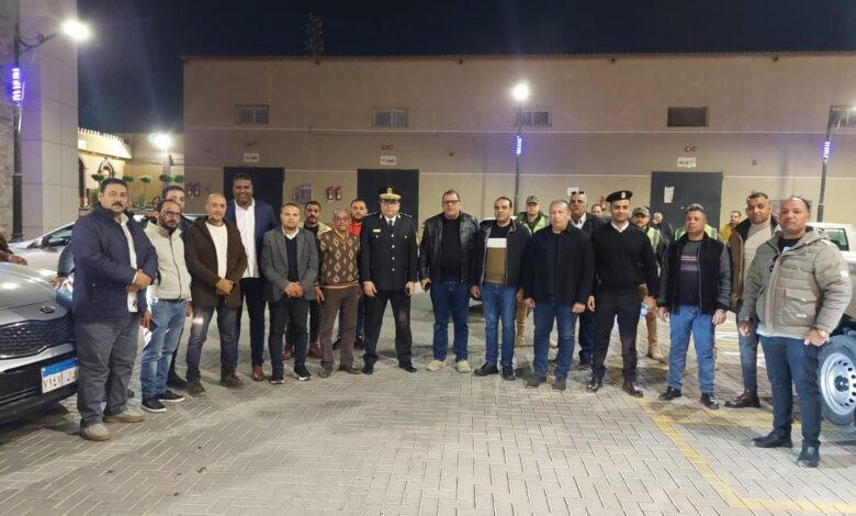 حملات مكثفة لفرض الانضباط بمدينة الشيخ زايد.. ضبط 15 سايسًا مخالفًا وإزالة إشغالات الباعة الجائلين