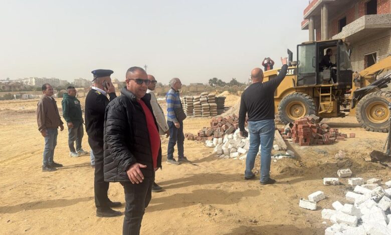 العبور الجديدة: إزالة مخالفات على 24 فدانًا العبور الجديدة: إزالة مخالفات على 24 فدانًا