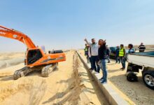 رئيس العبور الجديدة يتابع مشروعات ترفيق الأراضي بالحي 27 