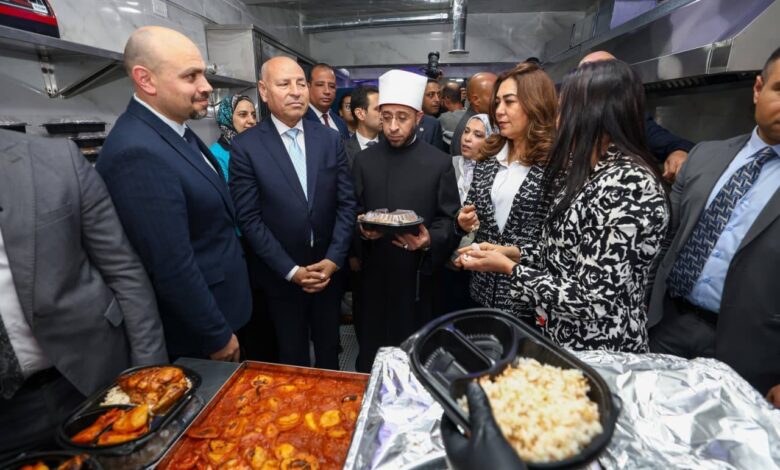 3 وزراء يفتتحون مطبخ «المحروسة.. دايمًا عامر»: 4 آلاف وجبة ساخنة مجانية يوميًا