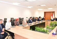 وزير الري يجتمع مع مسؤولي بنك التنمية والإعمار الأوروبي لتعزيز التعاون في قطاع المياه