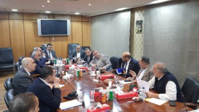 غرفة الصناعات النسيجية تبحث تطوير القطاع وتحديات الأراضي والتمويل