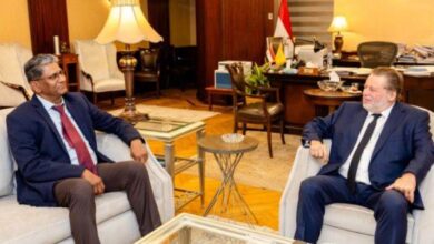 محافظ البنك المركزي يبحث تعزيز التعاون المالي مع السفير الهندي بالقاهرة