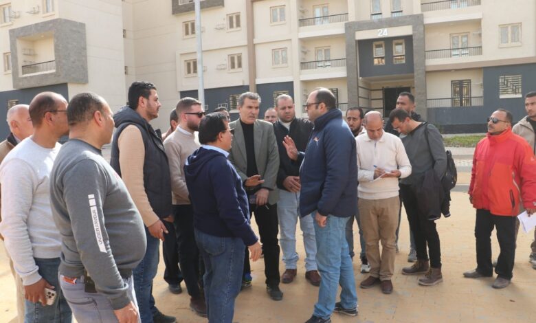 محمد عادل يتابع ميدانيًا مشروعات الإسكان ويستمع لشكاوى المواطنين بـ 6 أكتوبر