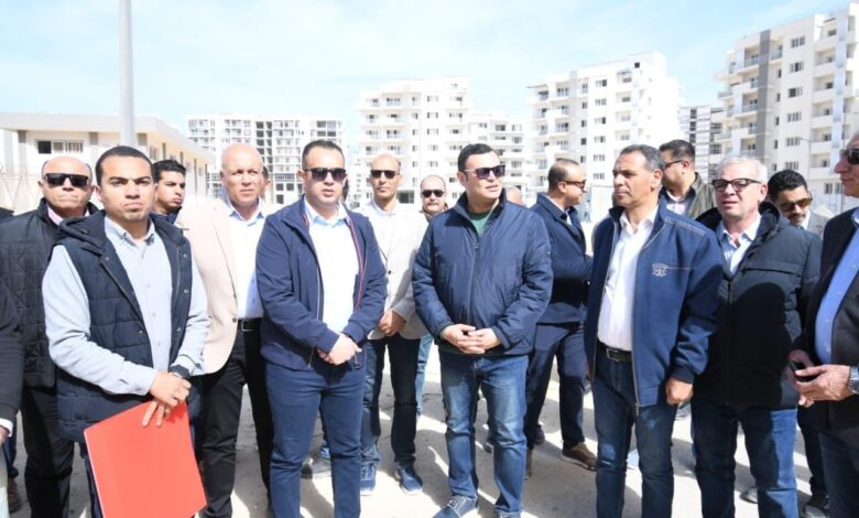 وزير الإسكان يتفقد كومباند “مزارين” بالعلمين الجديدة