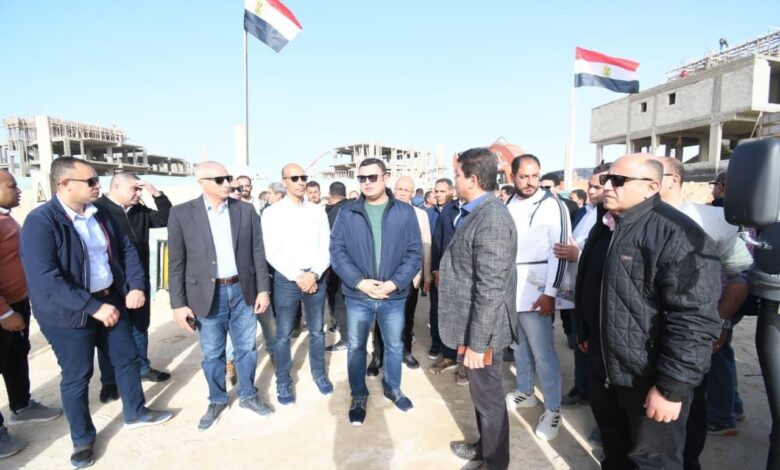 وزير الإسكان يتفقد محطة PS3 و”بحيرات نيو مارينا” ومشروع البوغاز لمتابعة أعمال التطوير