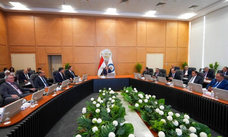 وزير البترول يبحث مع الشركات العالمية خطة تعزيز الإنتاج وتحفيز الاستثمار وزير البترول يبحث مع الشركات العالمية خطة تعزيز الإنتاج وتحفيز الاستثمار