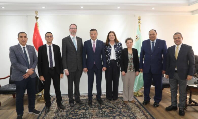 وزير الزراعة يبحث مع وفد دنماركي فرص الاستثمار في الإنتاج الحيواني والطب البيطري