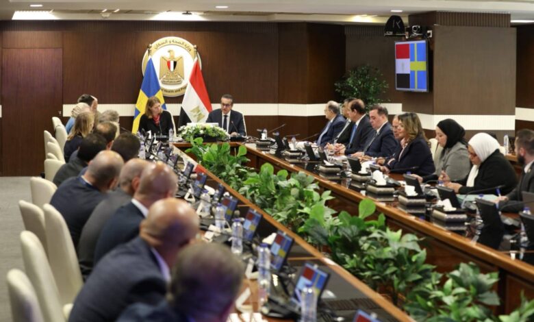 وزير الصحة يبحث مع وفد سويدي تعزيز الشراكات الاستراتيجية في القطاع الطبي