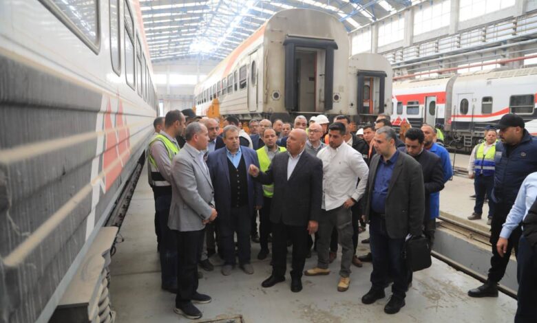 وزير النقل يجري جولة تفقدية شاملة لورش السكك الحديدية في أبو غاطس والفرز
