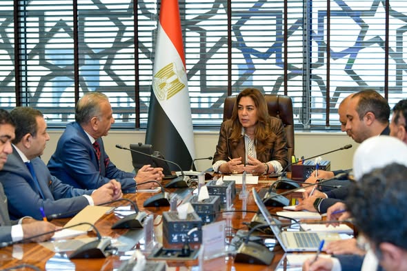 وزيرة التنمية المحلية تطلق منظومة إلكترونية لتراخيص تداول المخلفات الخطرة بالمستشفيات والعيادات