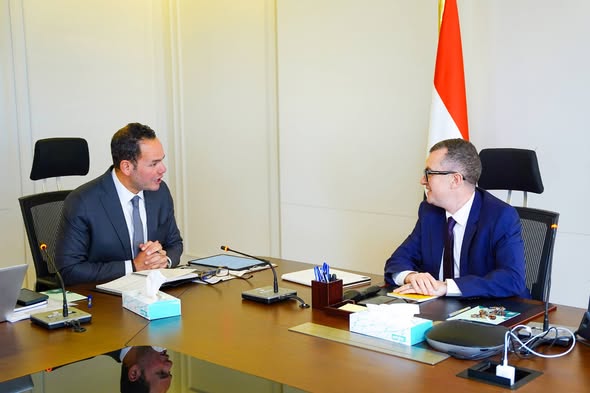 وزير التخطيط يبحث مع رئيس مركز المعلومات تعزيز التعاون في متابعة أداء برنامج الحكومة وزير التخطيط يبحث مع رئيس مركز المعلومات تعزيز التعاون في متابعة أداء برنامج الحكومة