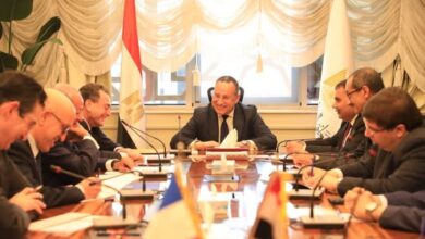 وزير التعليم العالي والسفير الفرنسي يبحثان تطورات إنشاء الجامعة الفرنسية بمصر