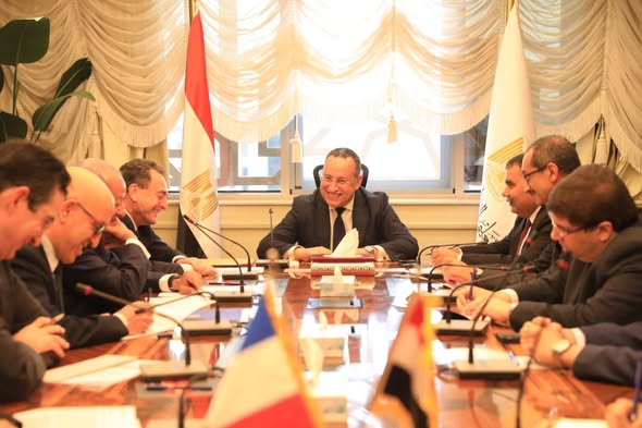 وزير التعليم العالي والسفير الفرنسي يبحثان تطورات إنشاء الجامعة الفرنسية بمصر وزير التعليم العالي والسفير الفرنسي يبحثان تطورات إنشاء الجامعة الفرنسية بمصر