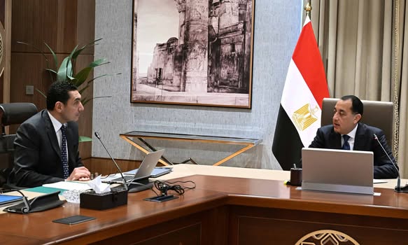  4 محاور للعمل المستقبلي .. مدبولي يبحث وزير الشباب والرياضة تطوير القطاع