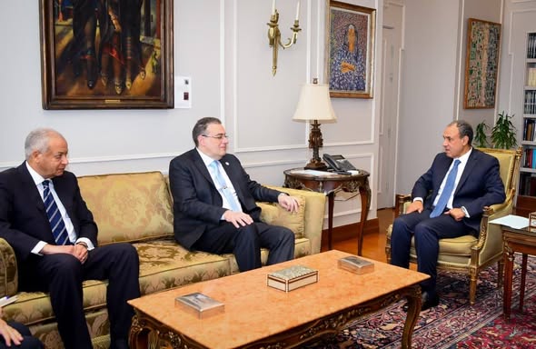 وزير الخارجية يبحث تطوير الأداء المؤسسي مع رئيس التنظيم والإدارة