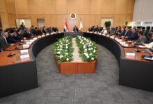 “الصناعات النسيجية”: تراخيص المصانع داخل الكتل السكنية والحماية المدنية وضبط الاستيراد أبرز الملفات المطروحة باجتماع وزير الصناعة