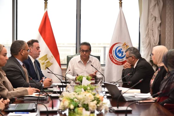 «الصحة» تُسرّع التنفيذ في 17 مشروعًا قوميًا وتدفع التحول الرقمي بالمحافظات «الصحة» تُسرّع التنفيذ في 17 مشروعًا قوميًا وتدفع التحول الرقمي بالمحافظات