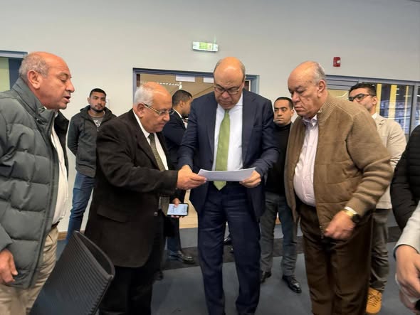 وزير الطيران المدني يراقب حركة التشغيل بمطار القاهرة وسط اضطرابات إقليمية صعبة